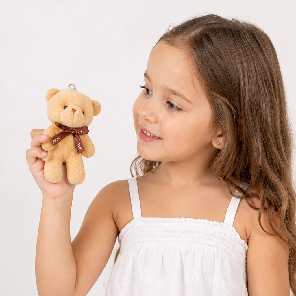 Pelúcia Infantil chaveiro urso macio com mini gravata borboleta, estilo seguro e confortável para o dia a dia dos pequenos