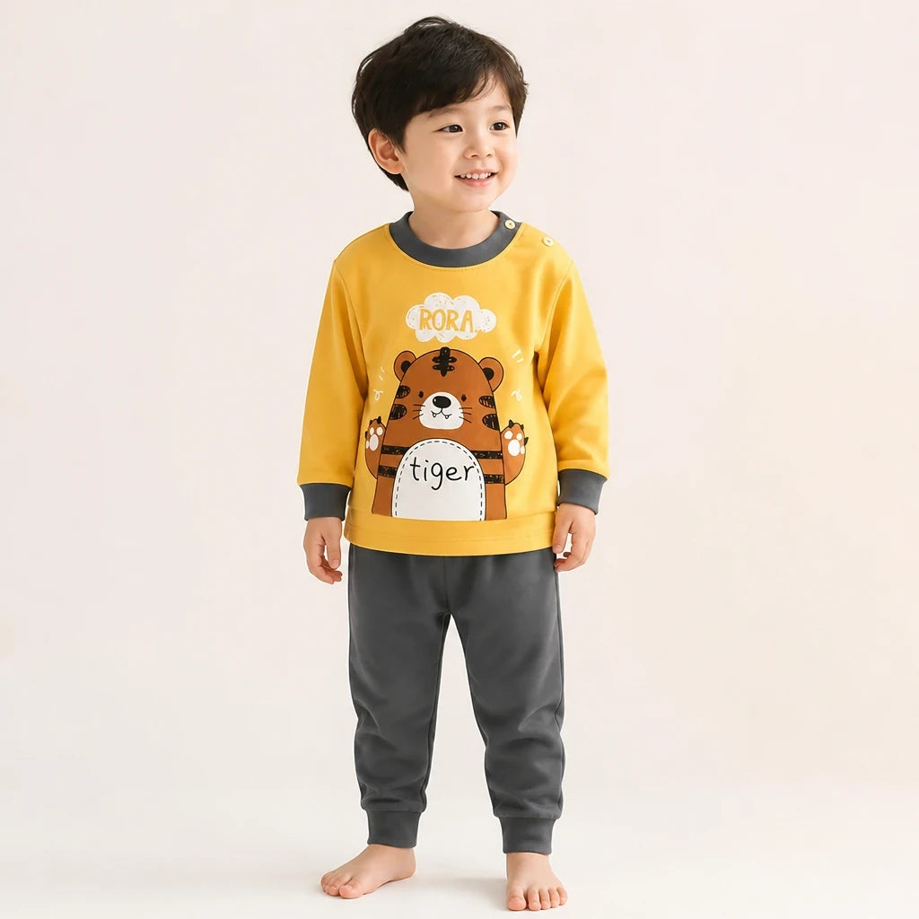 Conjunto de moletom infantil manga longa amarelo com estampa de tigre e tecido macio para noites confortáveis