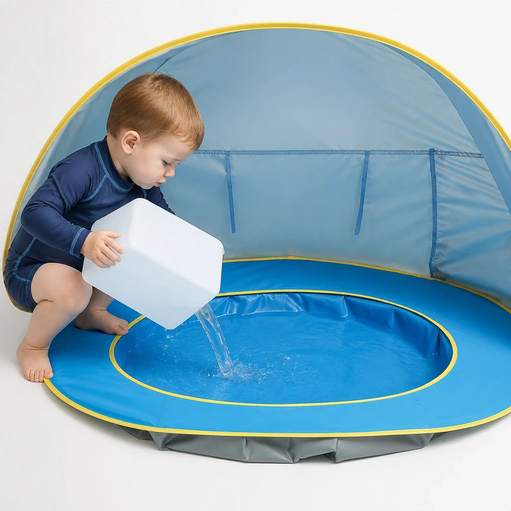 Cabana infantil com proteção UV e piscina portátil azul, bebê brinca com água garantindo conforto e segurança