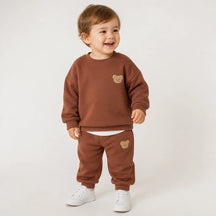Conjunto de moletom infantil em algodão macio, estilo esportivo que garante conforto e liberdade para as brincadeiras