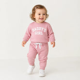 Conjunto de moletom infantil rosa com estampa de letras e cintura elástica ideal para conforto no outono