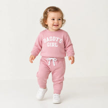 Conjunto de moletom infantil rosa com estampa de letras e cintura elástica ideal para conforto no outono
