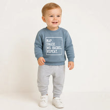 Conjunto de moletom infantil em algodão macio manga longa azul com calça cinza confortável e estiloso para o outono
