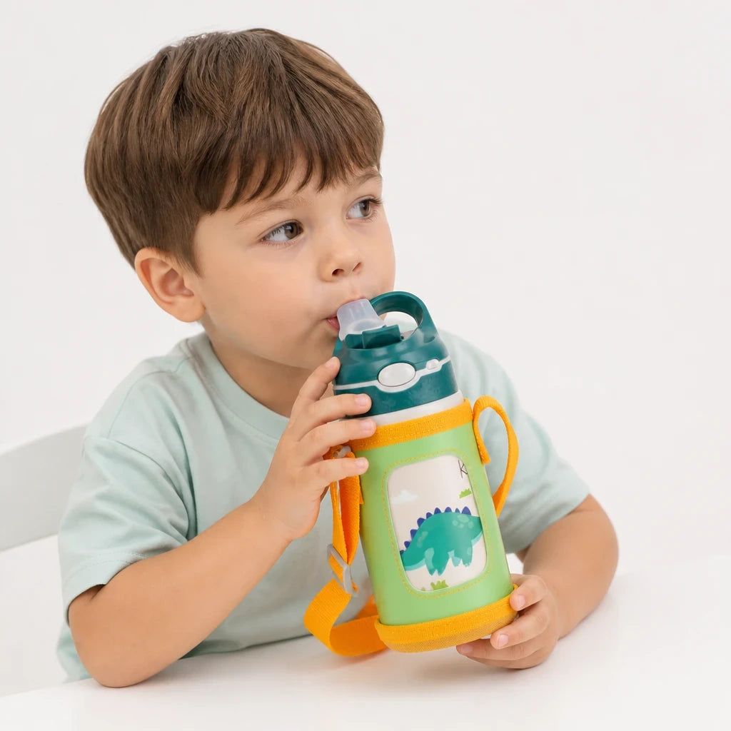 Garrafa térmica infantil 400ml em aço inox com canudo, capa prática parecida com organizador de brinquedos, segura e durável