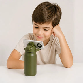 Garrafa térmica infantil com canudo em aço inox, prática e segura para a mochila infantil