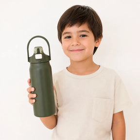 Garrafa térmica infantil com canudo em aço inox, prática e segura para a rotina e ideal para mochila infantil