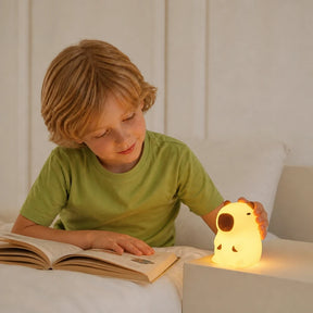 Luminária infantil capivara em silicone macio, luz noturna segura e aconchegante para leitura e sono