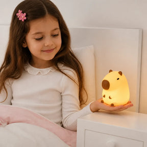 Luminária infantil capivara de silicone, luz noturna aconchegante que garante conforto e segurança na hora de dormir
