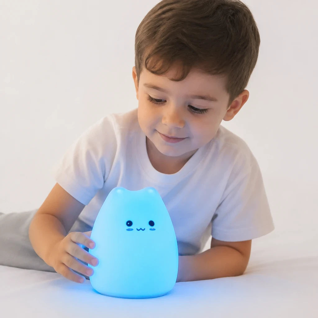 Luminária infantil gato com toque para mudança de cor, segura e aconchegante na hora de dormir
