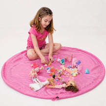 Organizador de brinquedos dobrável em tapete rosa, prático e seguro para organizar brincadeiras do seu pequeno