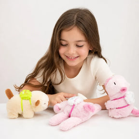 Pelúcia Infantil capivara enrolável para colo, pulseira prática e macia, conforto e segurança para crianças