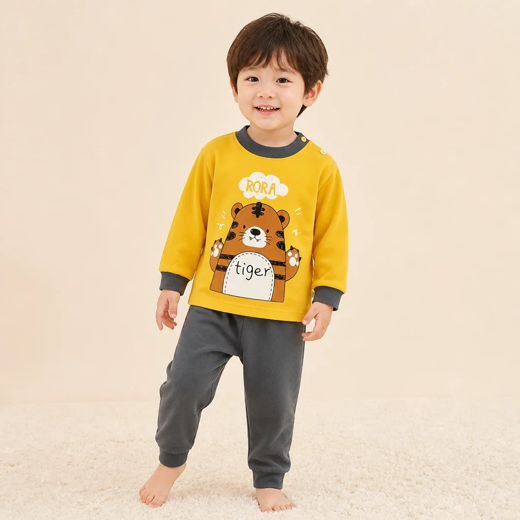 Conjunto de moletom infantil amarelo com estampa tigre, manga longa e tecido macio para conforto e segurança do seu filho